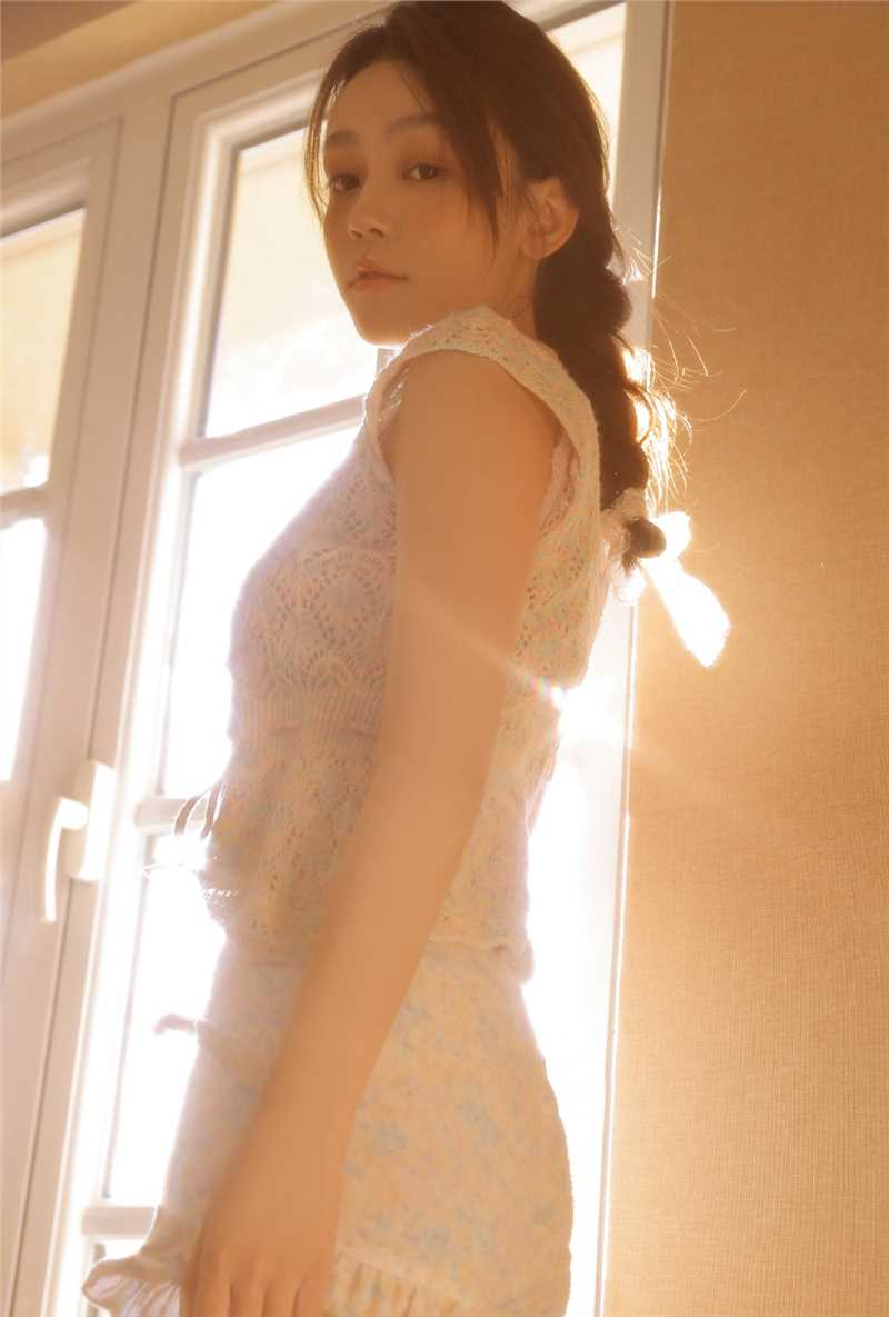 高清朦胧感少女露脐装诱惑图片图集