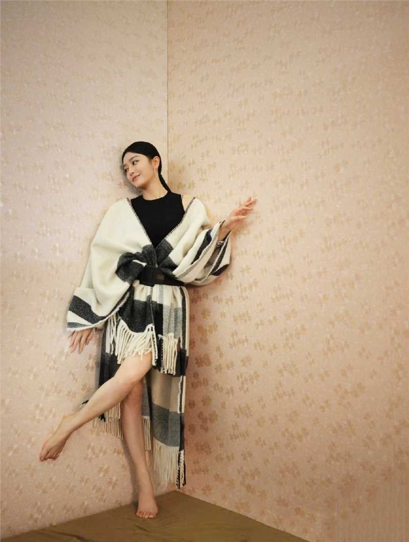 高清秦岚氛围感杂志封面时尚大片图集