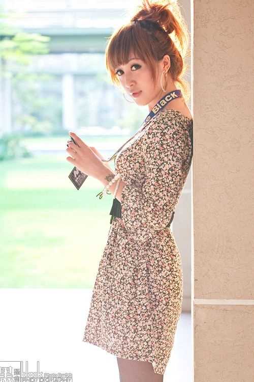 高清黑丝美女豹纹裙户外性感图片图册