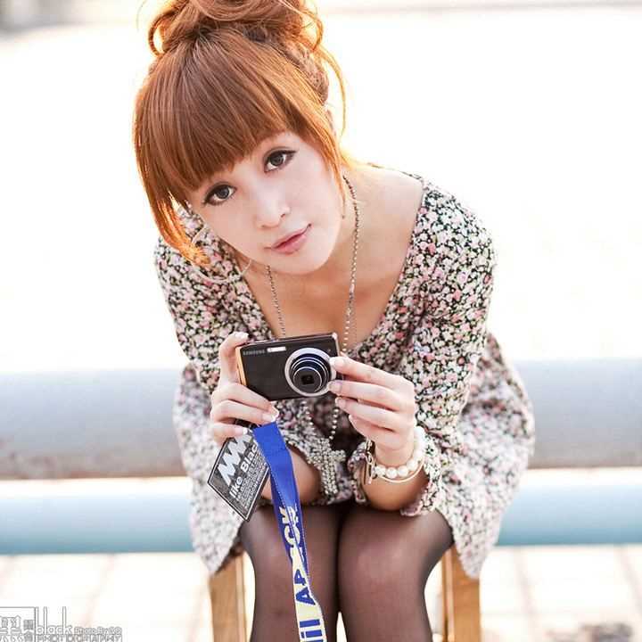 高清黑丝美女豹纹裙户外性感图片图册