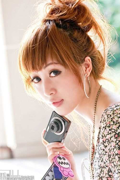 高清黑丝美女豹纹裙户外性感图片图册