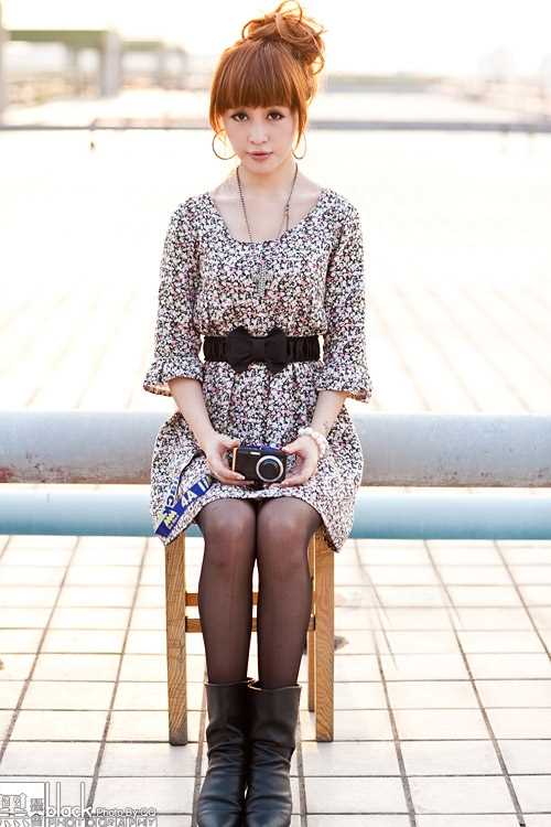 高清黑丝美女豹纹裙户外性感图片图册