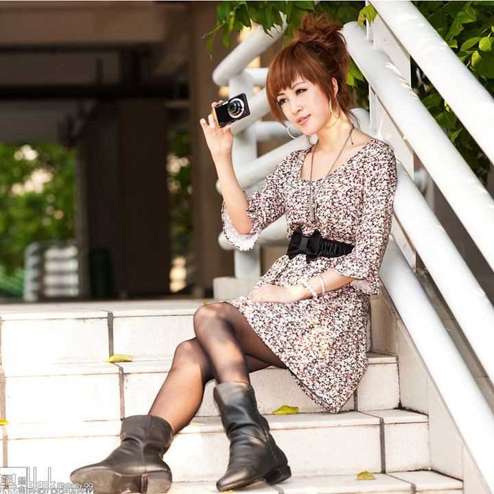 高清黑丝美女豹纹裙户外性感图片图册