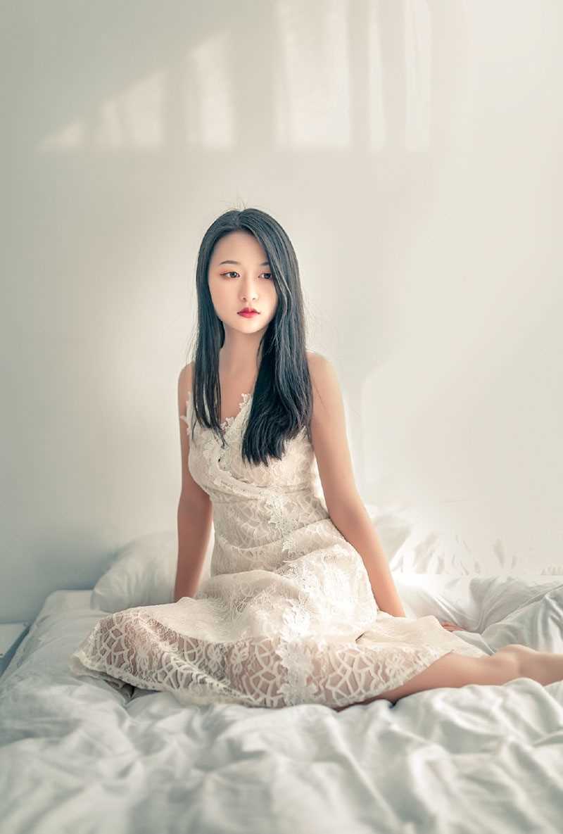 高清蓝绿发色小姐姐白色修身蕾丝短裙清纯艺术照图集