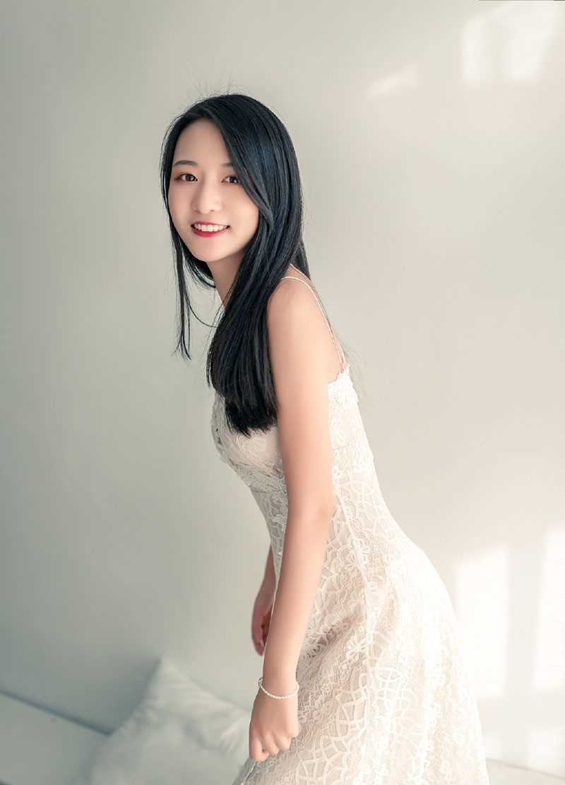 高清蓝绿发色小姐姐白色修身蕾丝短裙清纯艺术照图集