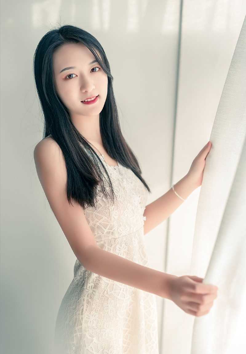 高清蓝绿发色小姐姐白色修身蕾丝短裙清纯艺术照图集