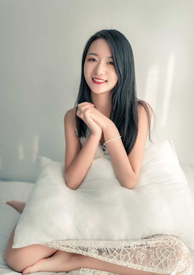 高清蓝绿发色小姐姐白色修身蕾丝短裙清纯艺术照图集
