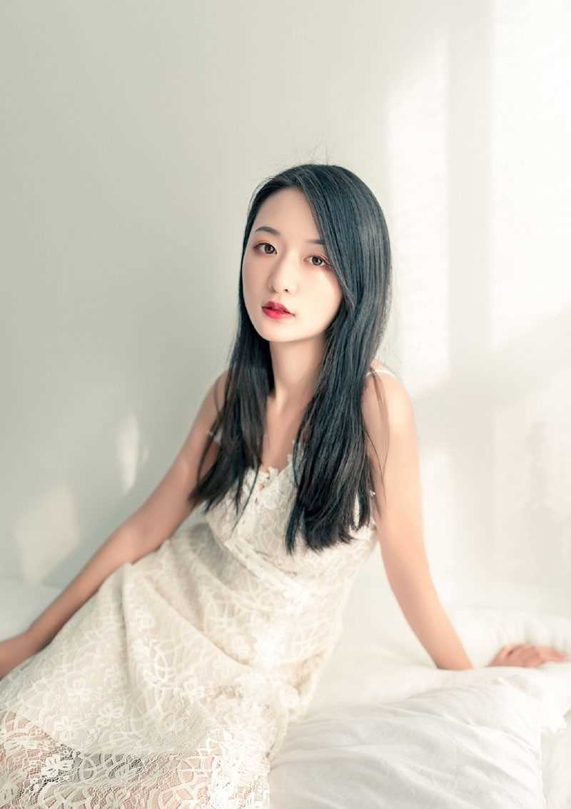 高清蓝绿发色小姐姐白色修身蕾丝短裙清纯艺术照图集