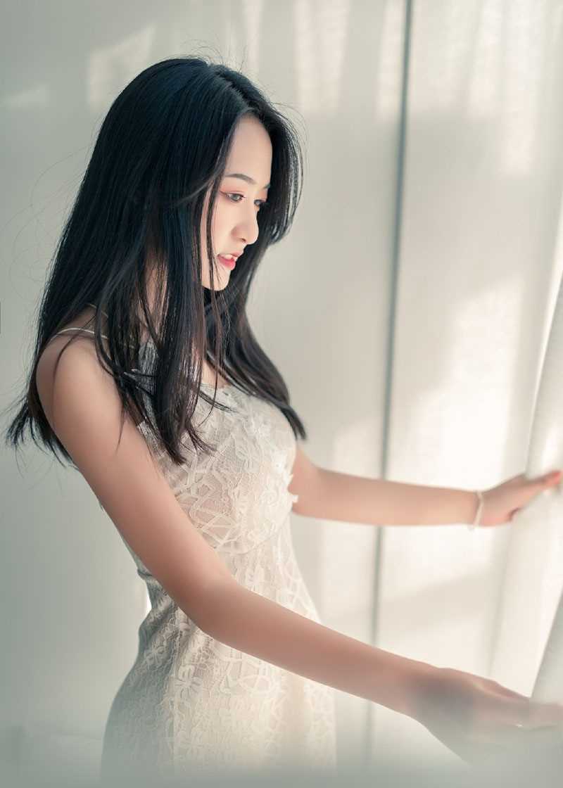 高清蓝绿发色小姐姐白色修身蕾丝短裙清纯艺术照图集