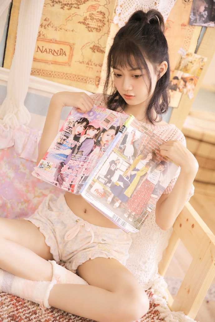 最新小蛮腰少女甜美可爱风图片图集