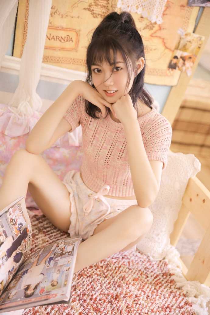 最新小蛮腰少女甜美可爱风图片图集