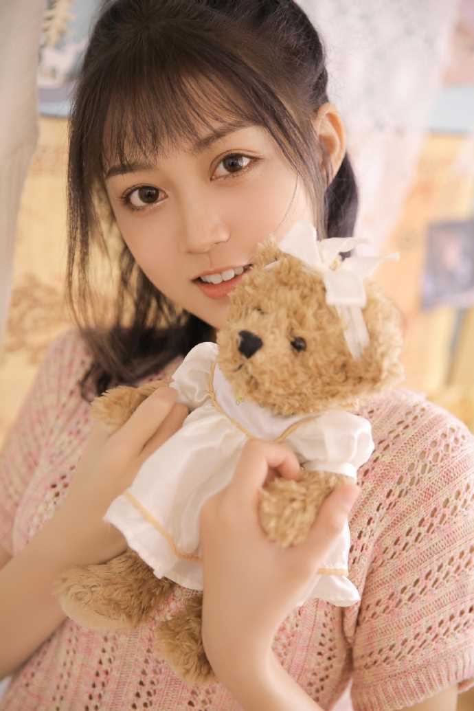最新小蛮腰少女甜美可爱风图片图集