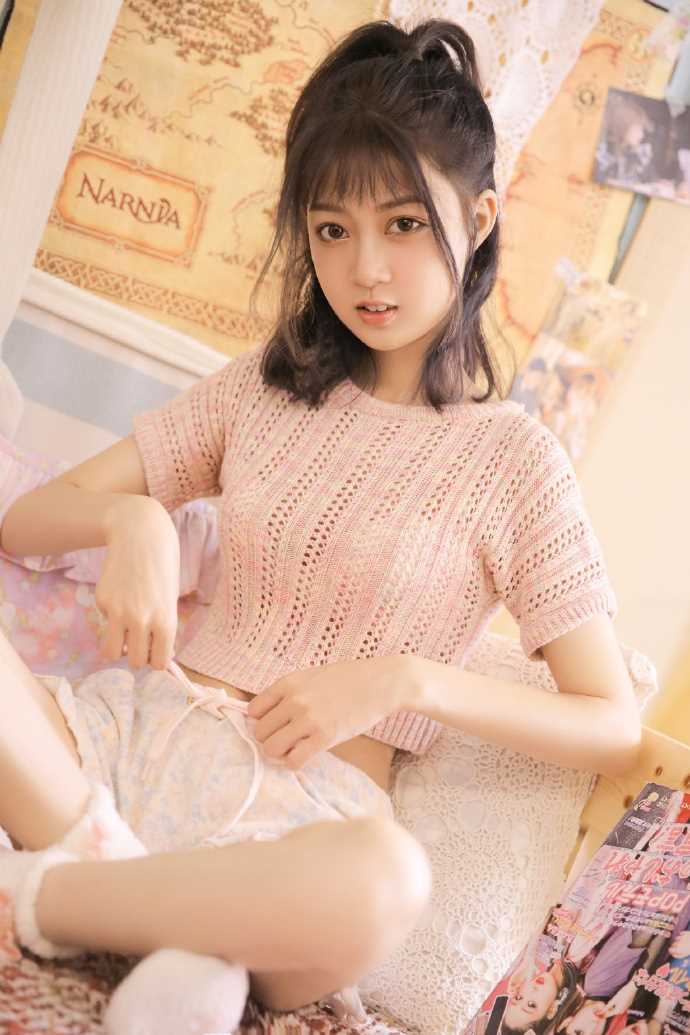 最新小蛮腰少女甜美可爱风图片图集