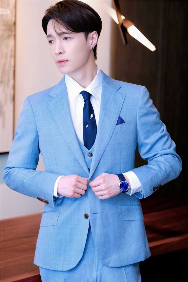 张艺兴莫兰迪蓝色系西装时尚图片