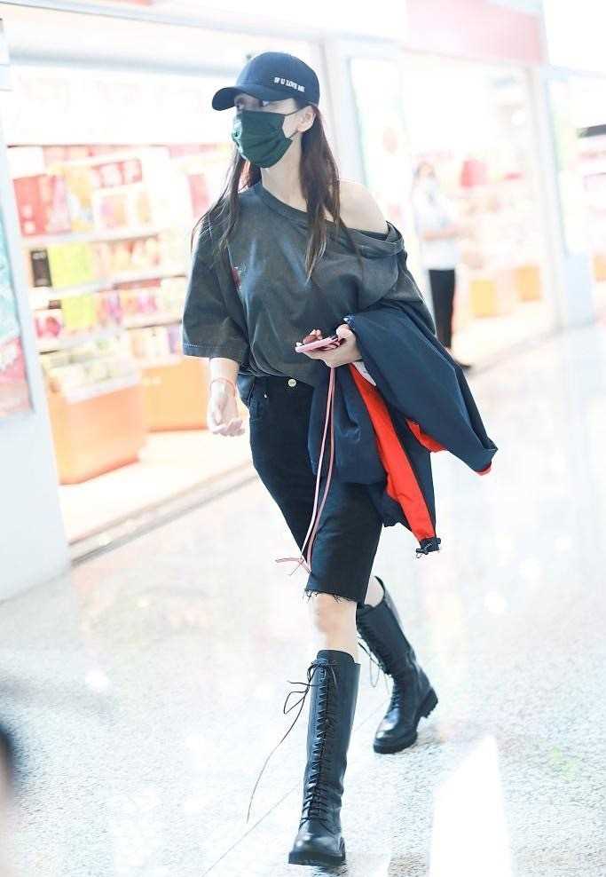 优质Angelababy杨颖露肩衣机场时尚穿搭合集相册