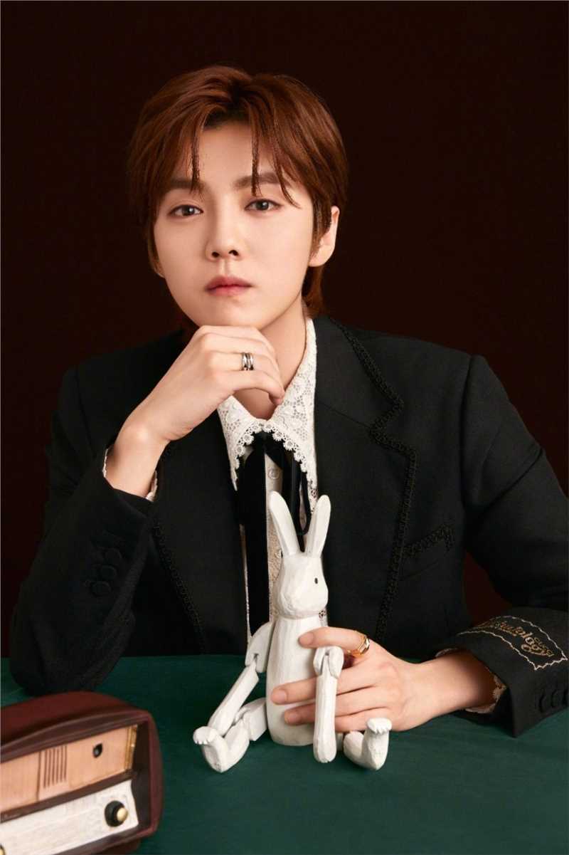 最新鹿晗GUCCI黑色西装绅士高级感时尚大片图集