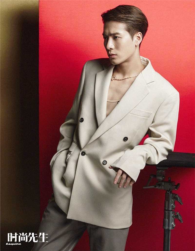 高清王嘉尔"时尚先生"肌肉照时尚大片图集