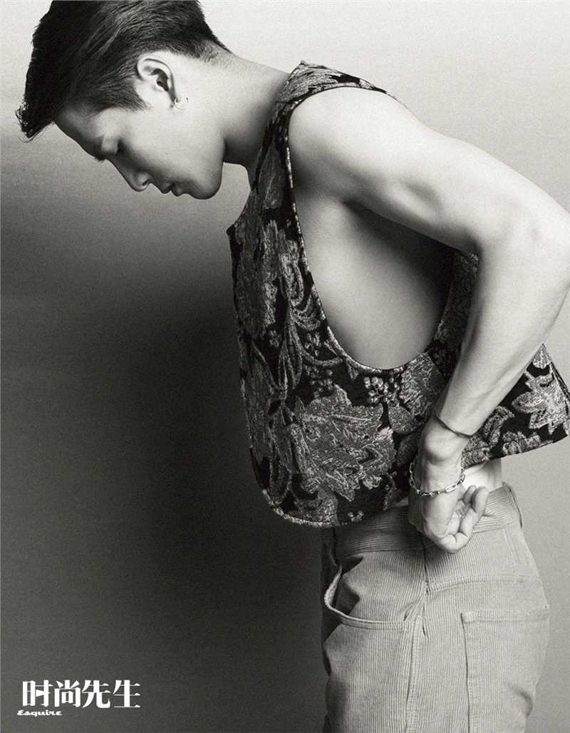 高清王嘉尔"时尚先生"肌肉照时尚大片图集