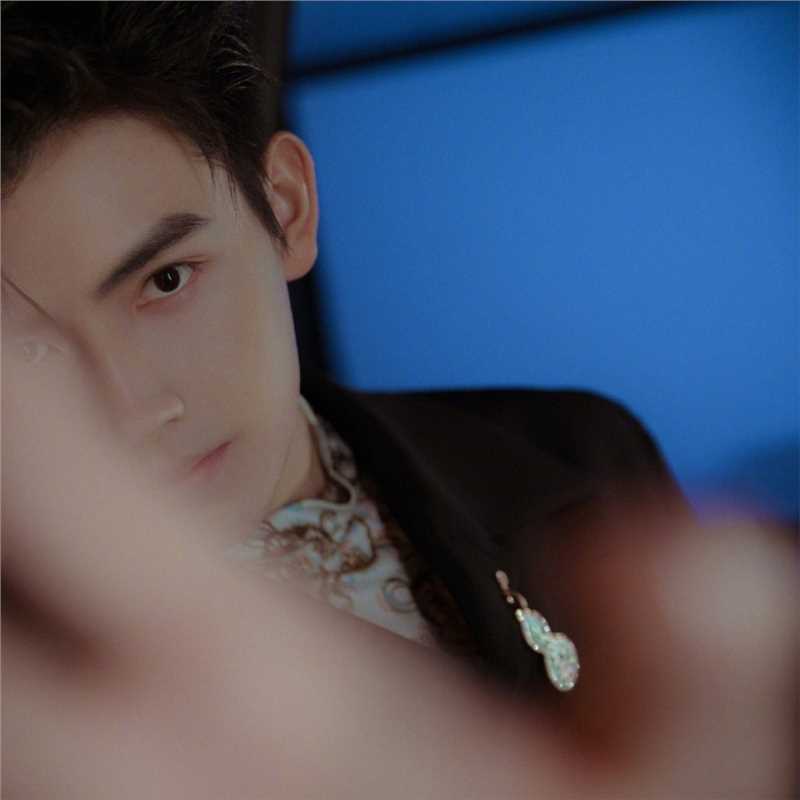 最全陈飞宇黑色西装个性时尚大片壁纸