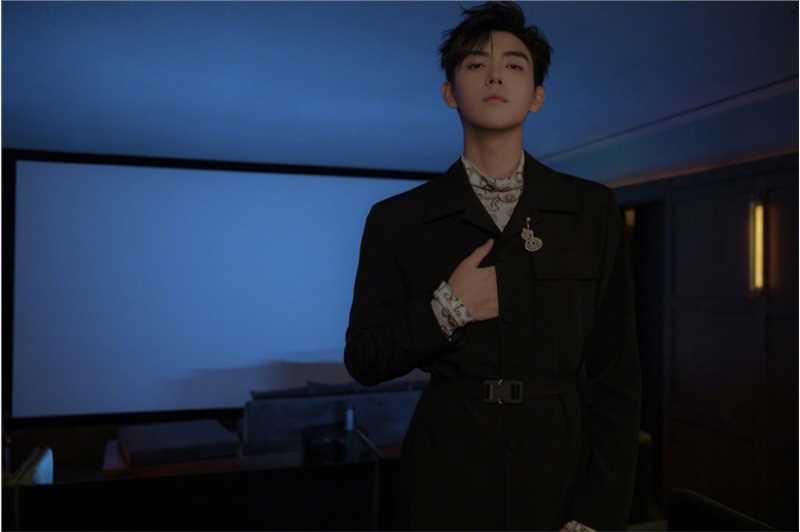 最全陈飞宇黑色西装个性时尚大片壁纸