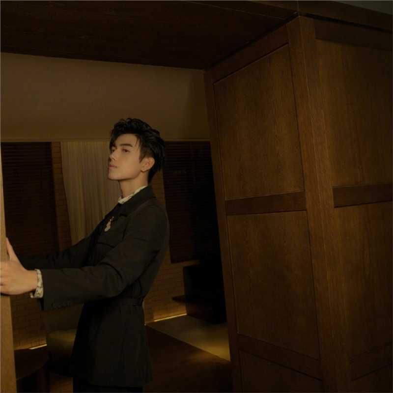 最全陈飞宇黑色西装个性时尚大片壁纸