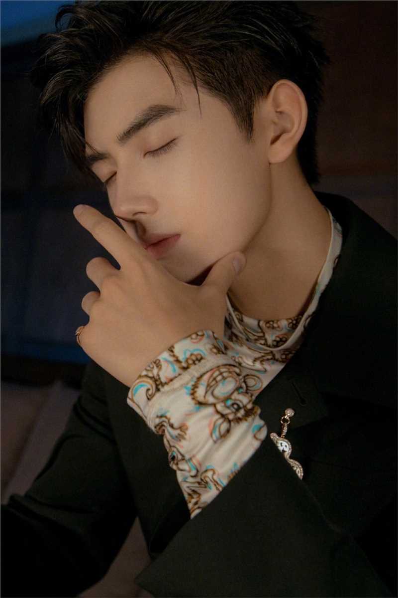 最全陈飞宇黑色西装个性时尚大片壁纸