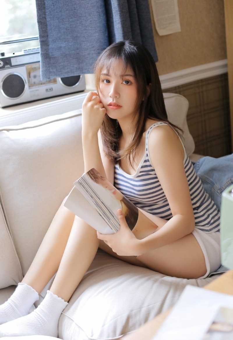 优质长腿美女白色短裤室内性感撩人魅力合集相册