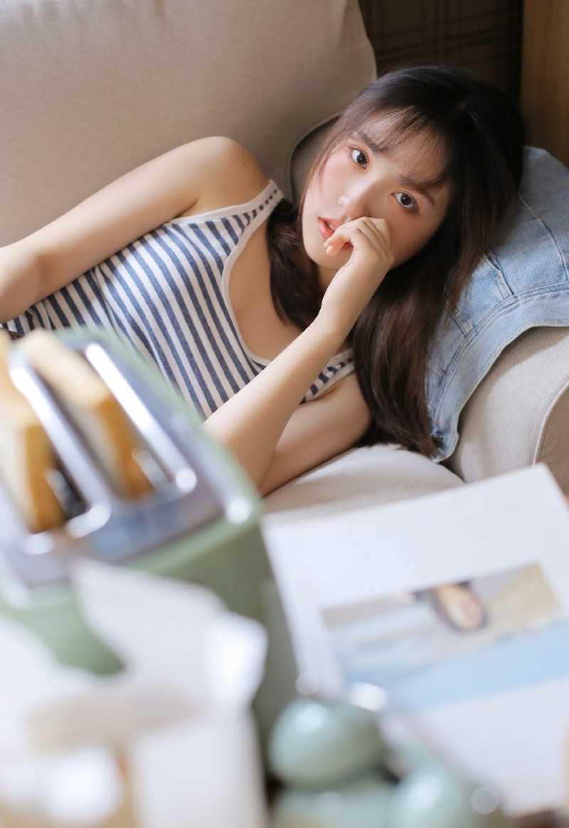 优质长腿美女白色短裤室内性感撩人魅力合集相册