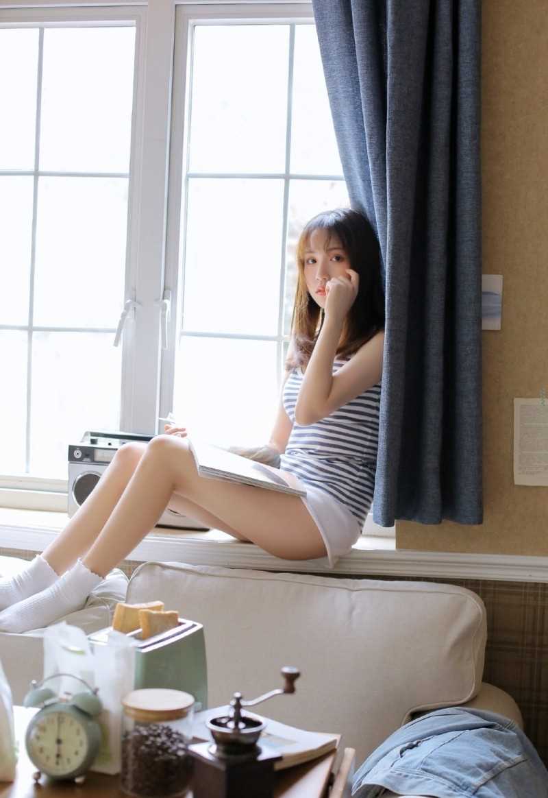 优质长腿美女白色短裤室内性感撩人魅力合集相册