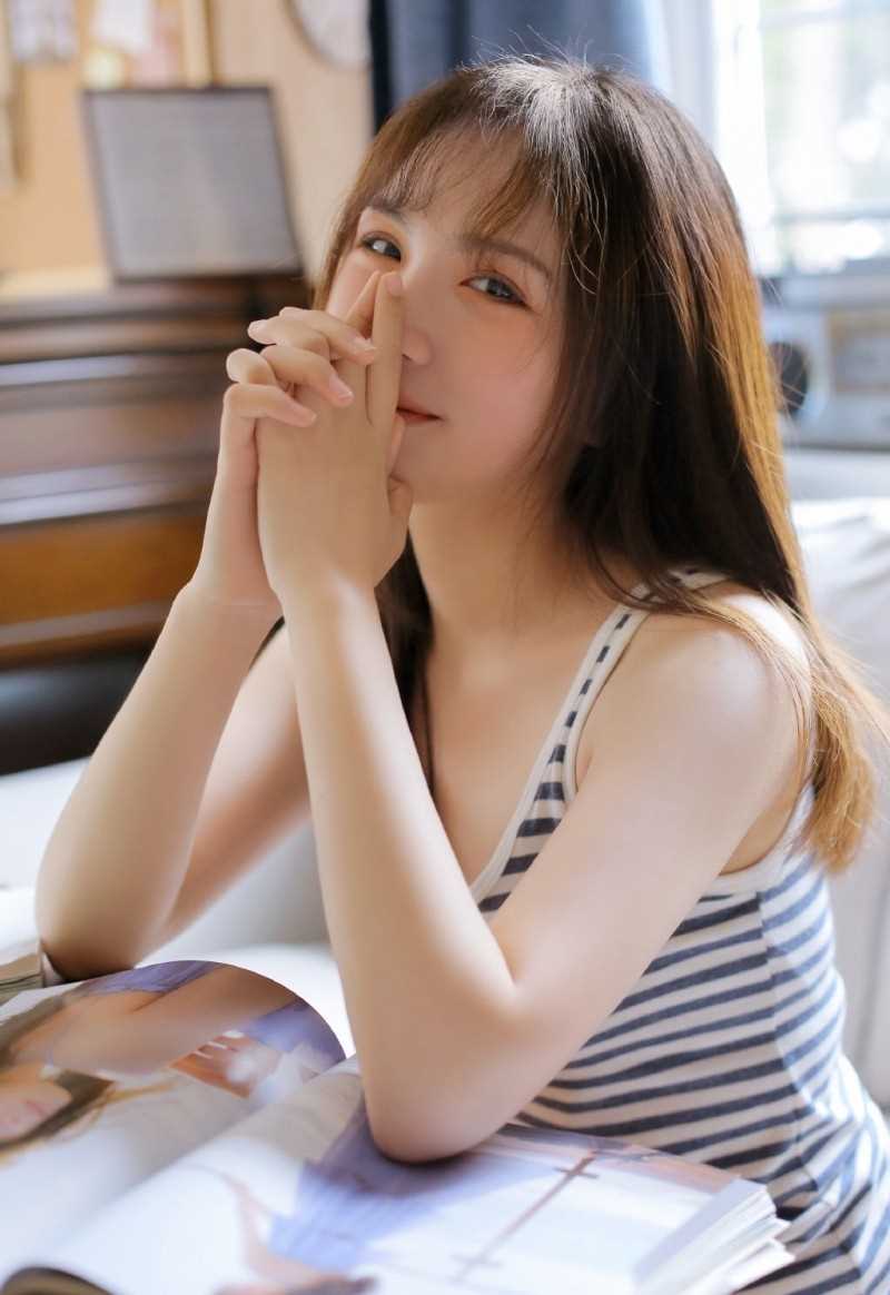 优质长腿美女白色短裤室内性感撩人魅力合集相册