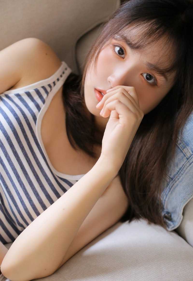 优质长腿美女白色短裤室内性感撩人魅力合集相册