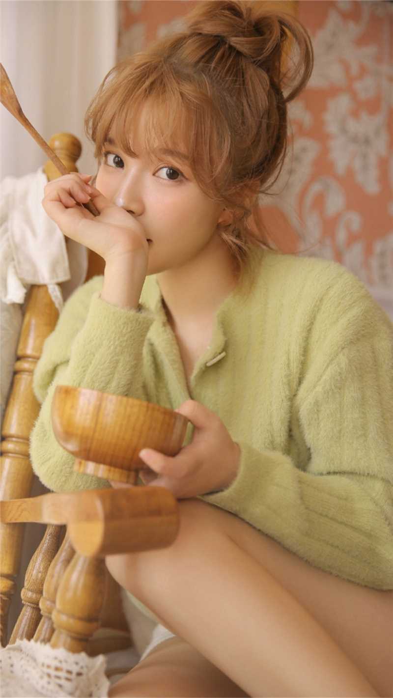 精选浅色发色的丸子头甜美女孩又纯又欲私房美图图册