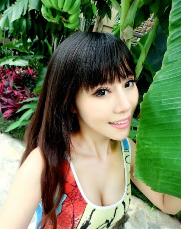 大眼美女蓝色露肩连衣裙性感撩人合集