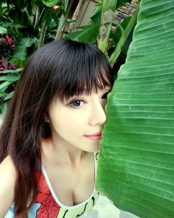 大眼美女蓝色露肩连衣裙性感撩人合集