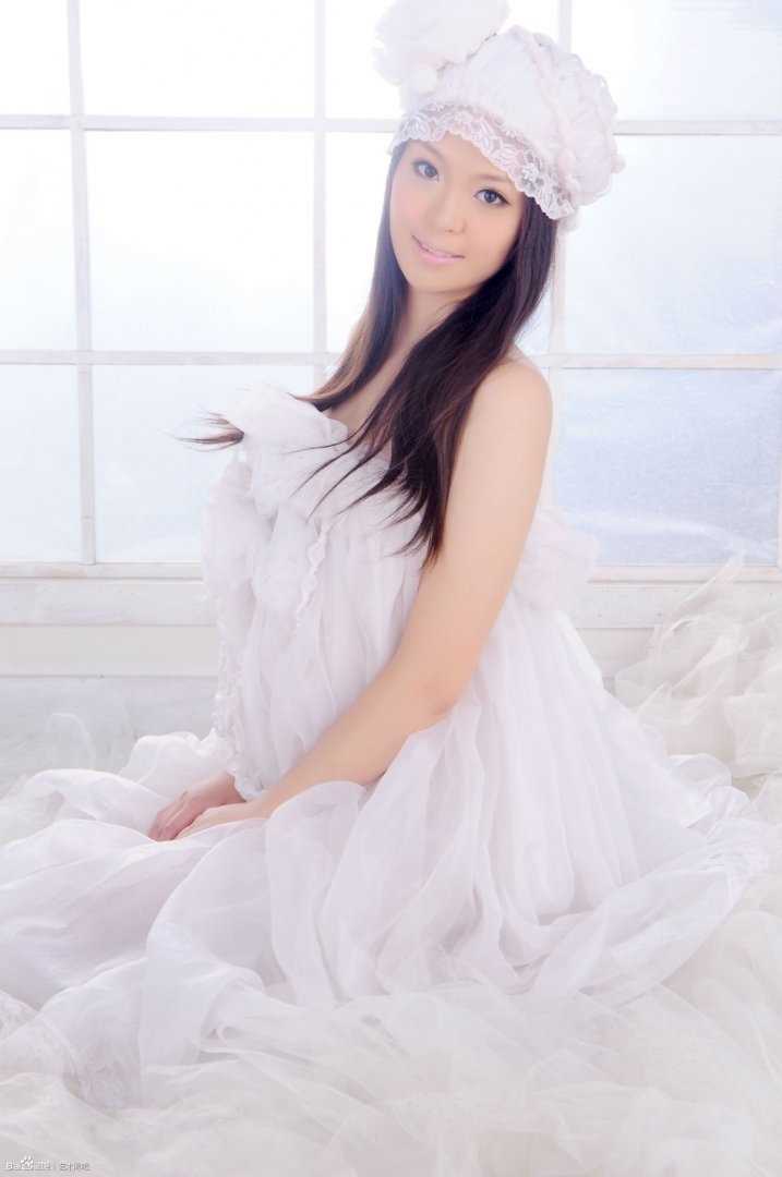 最新美女抹胸长裙浴室诱惑性感图片图集