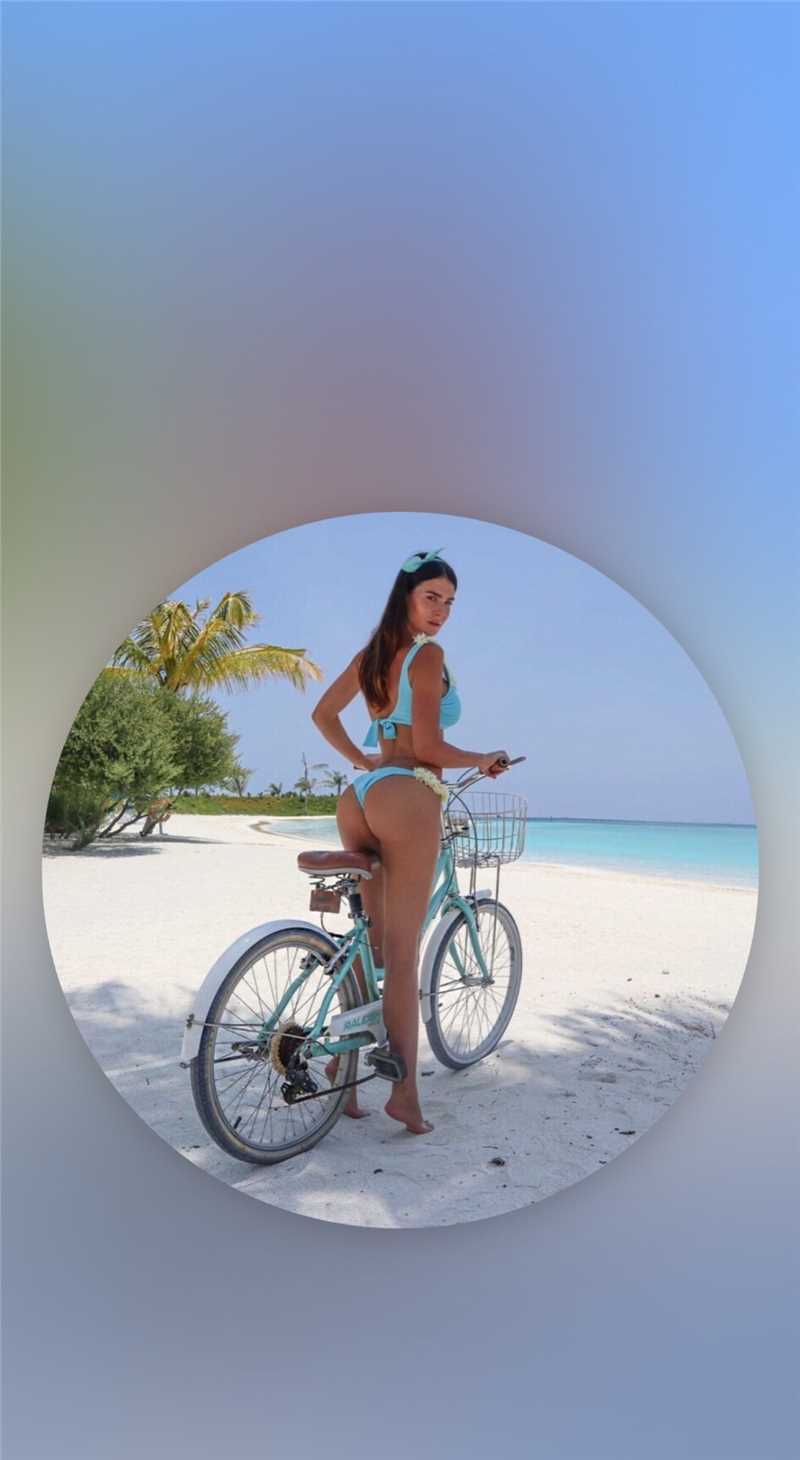 特别专辑欧美美女性感身材碎花短裙户外妖娆图片图片