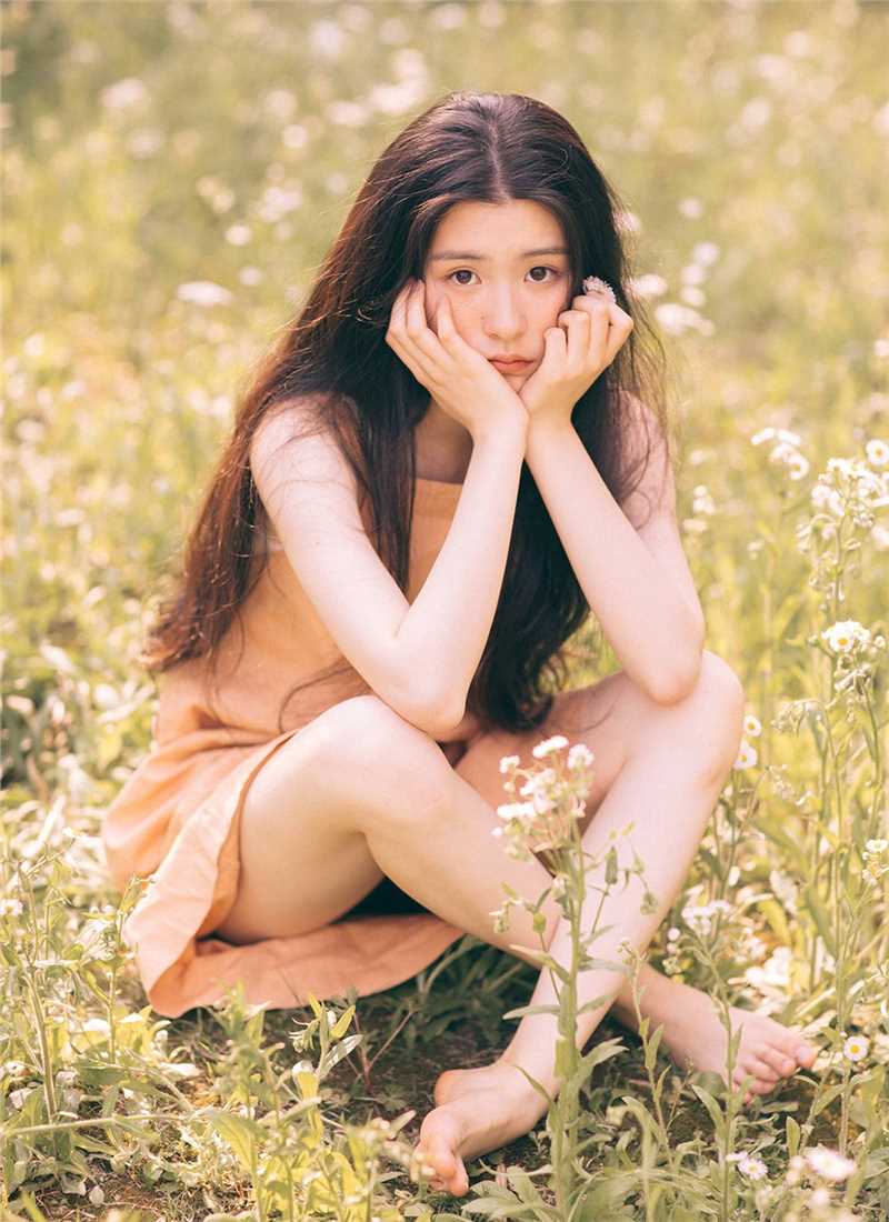高清手拿菊花的纯情少女户外清纯唯美合集图册