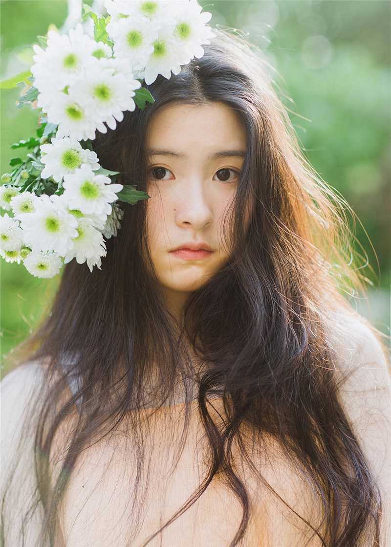 高清手拿菊花的纯情少女户外清纯唯美合集图册