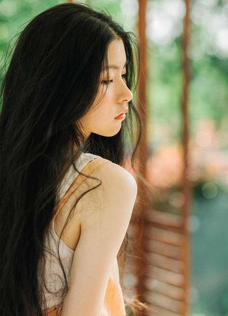 高清手拿菊花的纯情少女户外清纯唯美合集图册