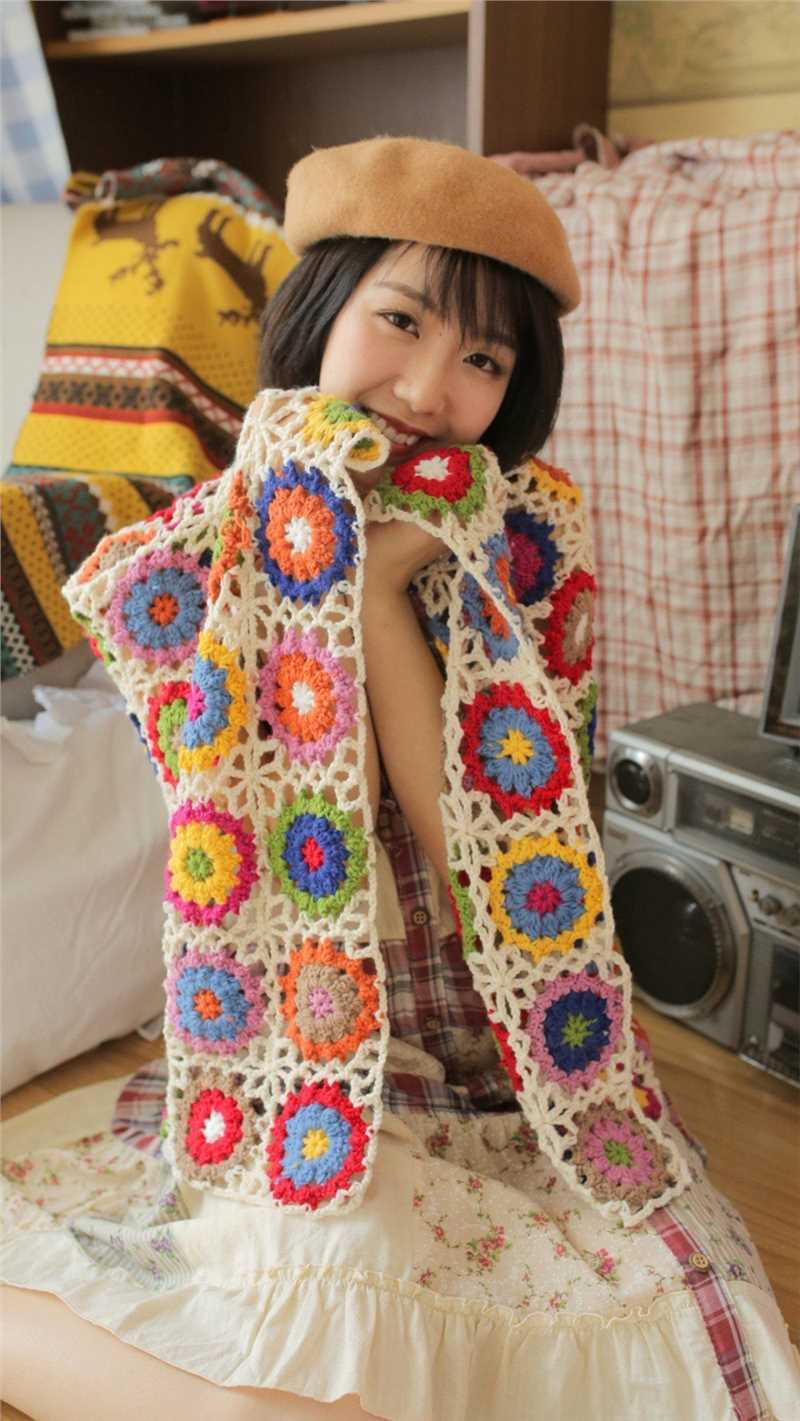 高清金框眼镜美少女黑色短发甜美笑容文艺图片图集