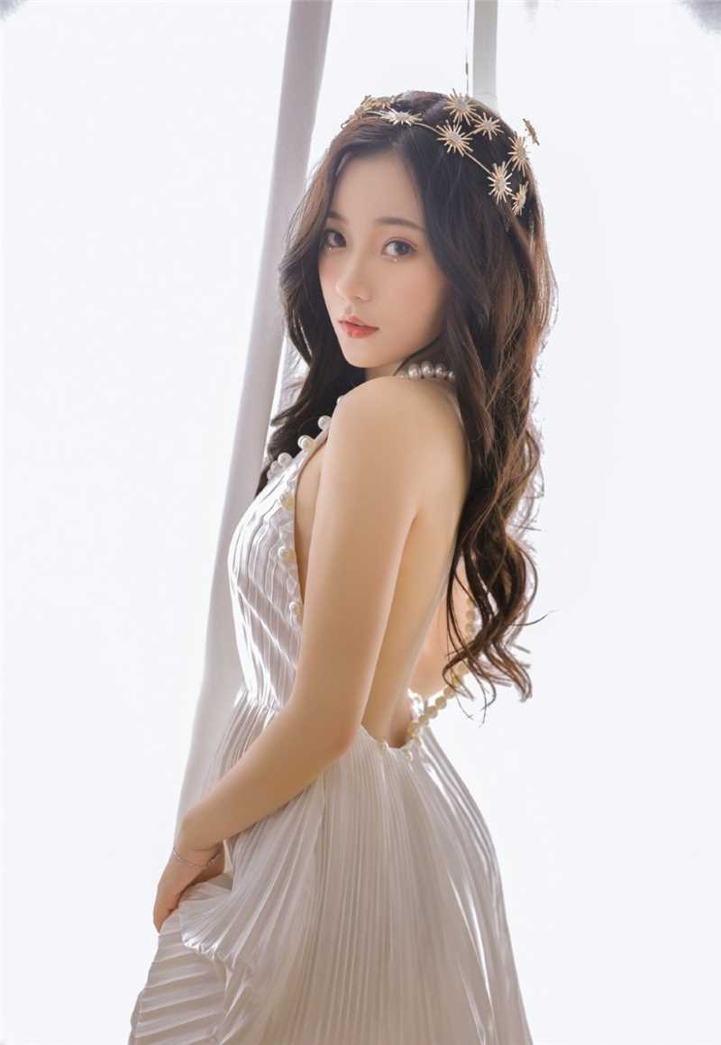高清气质美女白色露背装合集图集
