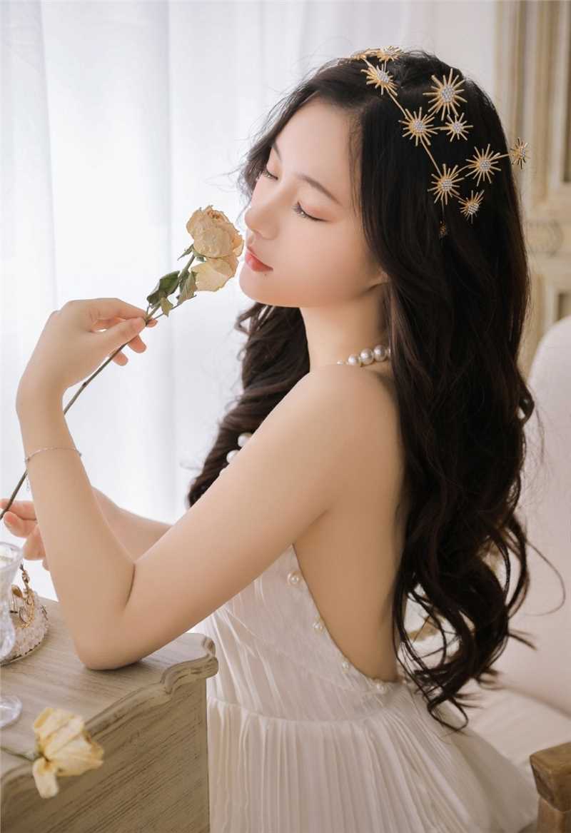 高清气质美女白色露背装合集图集