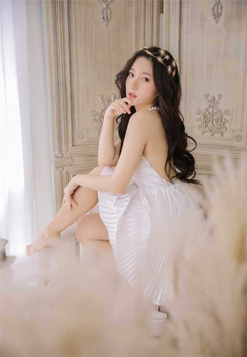 高清气质美女白色露背装合集图集