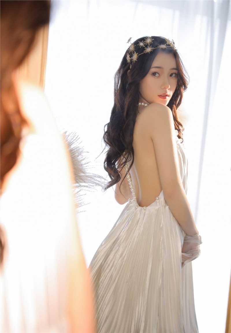 高清气质美女白色露背装合集图集