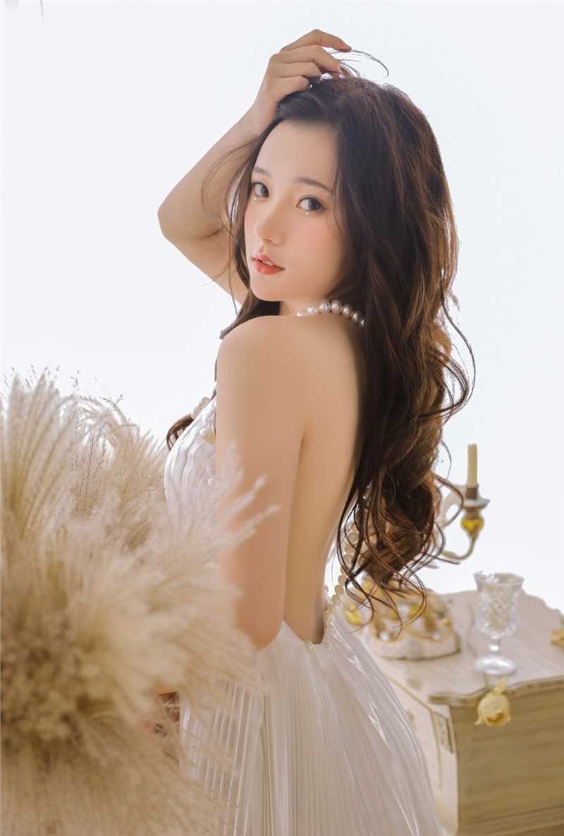 高清气质美女白色露背装合集图集