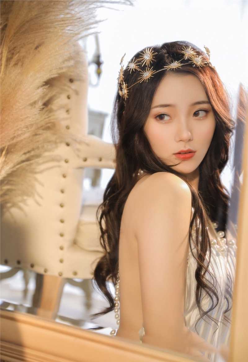 高清气质美女白色露背装合集图集