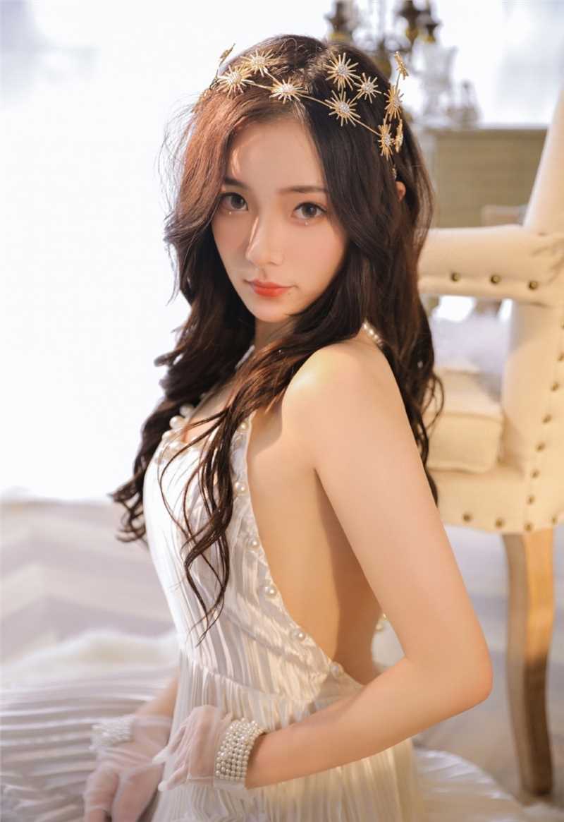 高清气质美女白色露背装合集图集