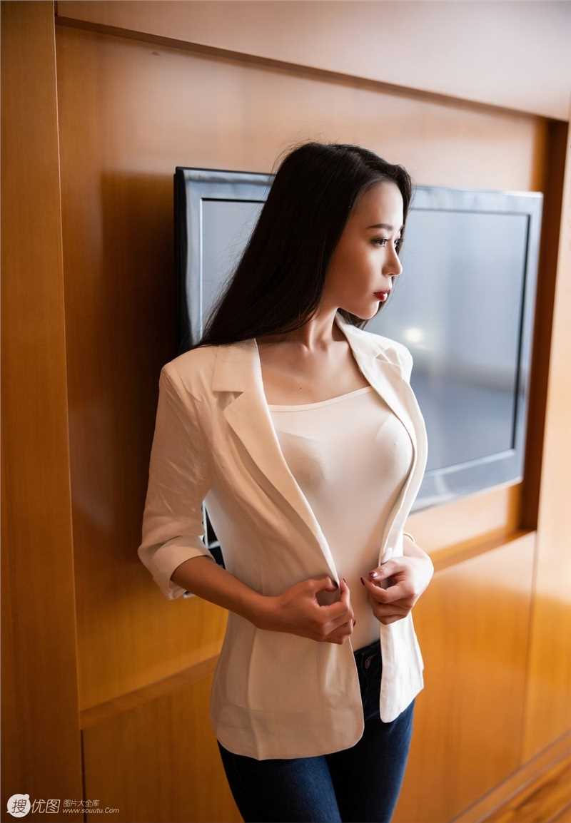 优质高挑美女黑色蕾丝内衣性感相册