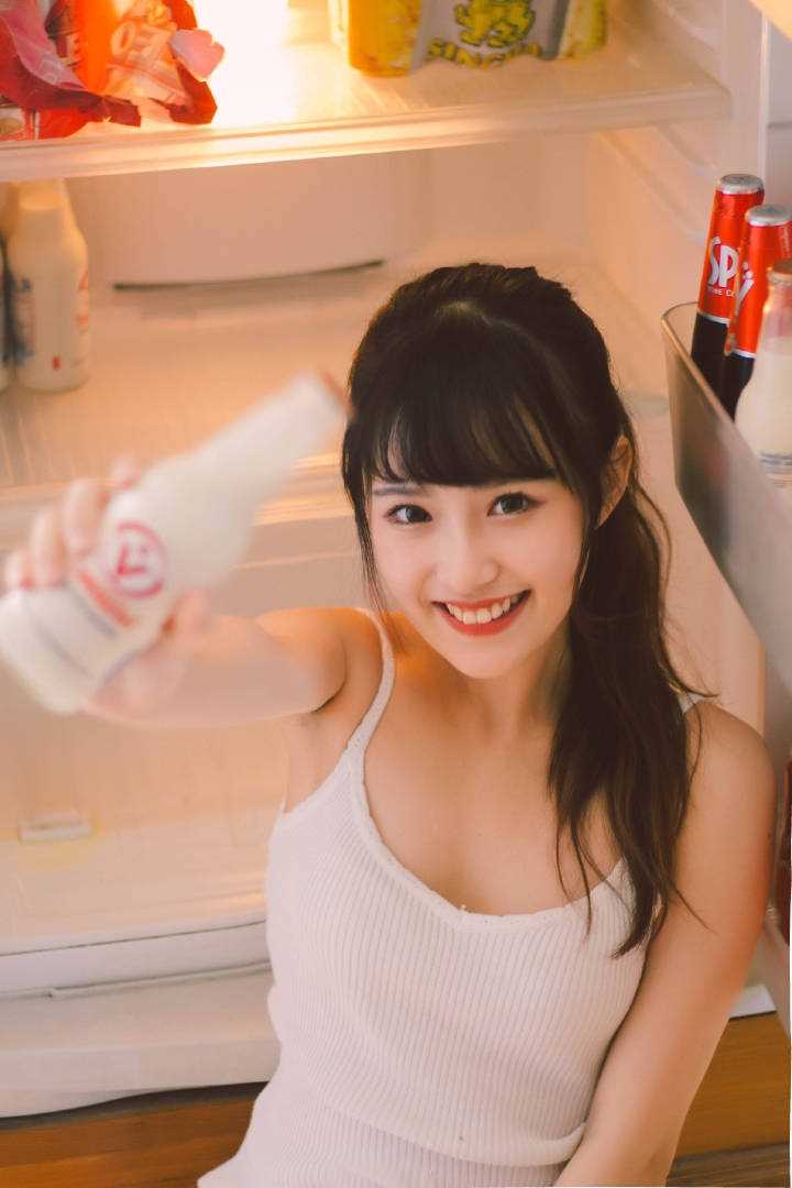 优质茶甜系美女吊带短裤居家相册