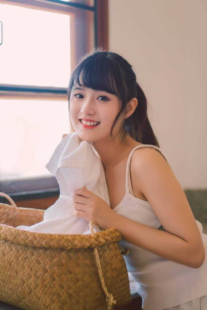 优质茶甜系美女吊带短裤居家相册